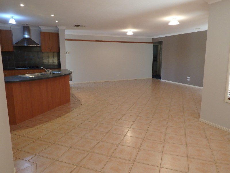 6 Yankos Drive, Werribee VIC 3030