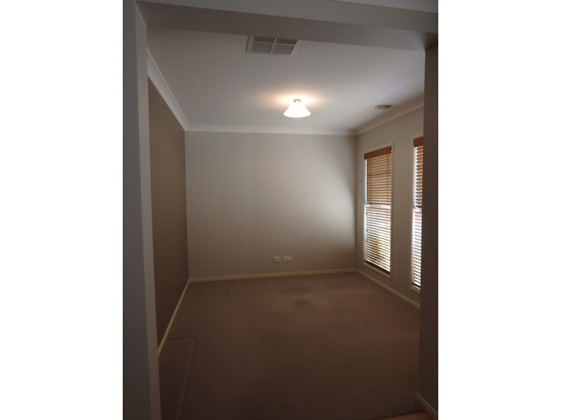 6 Yankos Drive, Werribee VIC 3030