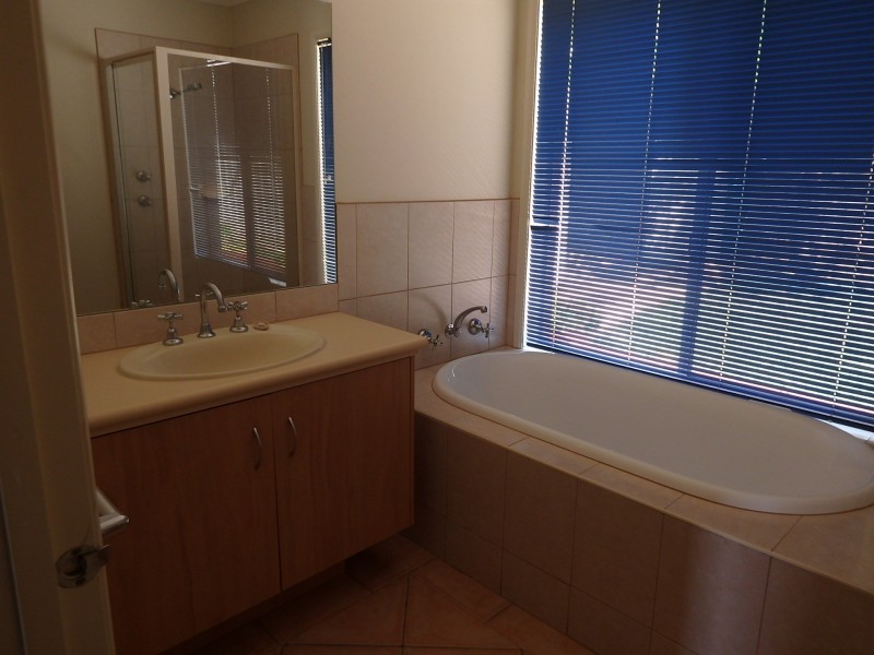 6 Yankos Drive, Werribee VIC 3030