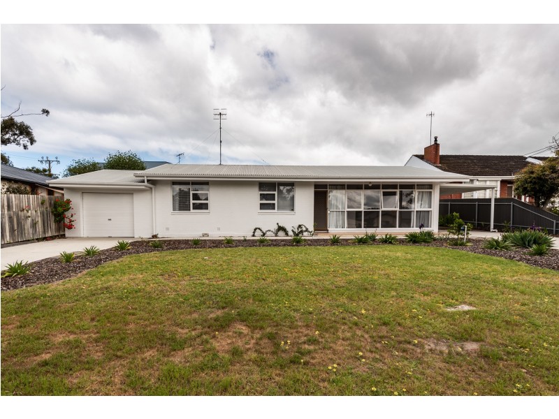 21 Pine Avenue, Victor Harbor SA 5211