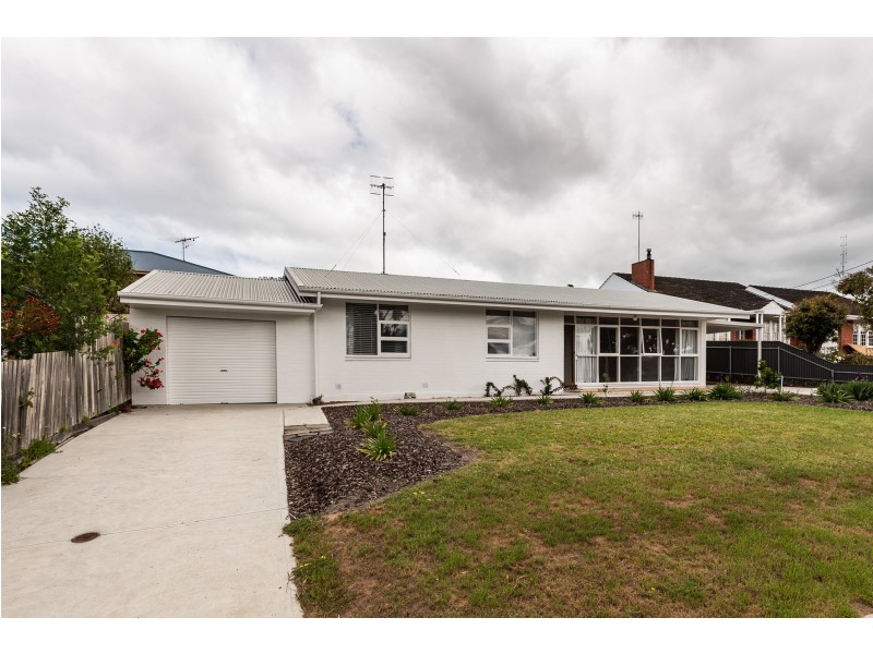 21 Pine Avenue, Victor Harbor SA 5211