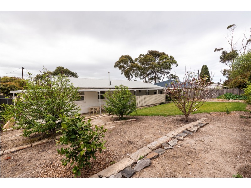 21 Pine Avenue, Victor Harbor SA 5211