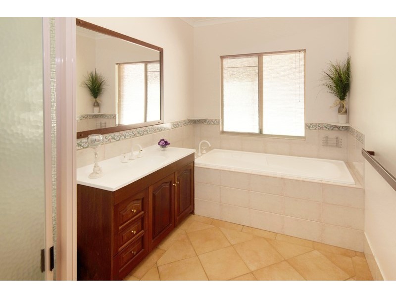 33 Kalgaritch Avenue, West Busselton WA 6280