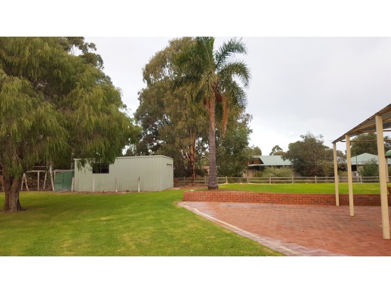 33 Kalgaritch Avenue, West Busselton WA 6280