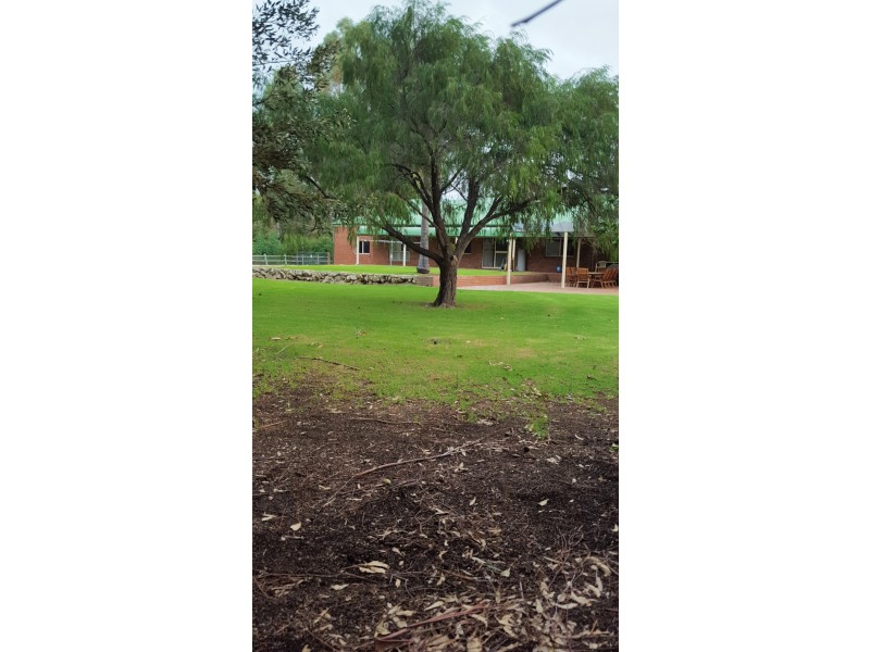 33 Kalgaritch Avenue, West Busselton WA 6280