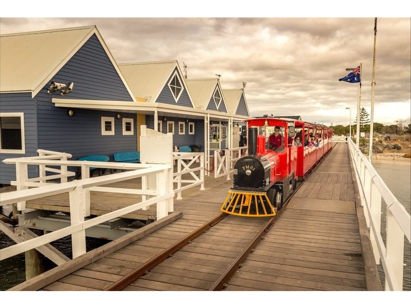 33 Kalgaritch Avenue, West Busselton WA 6280