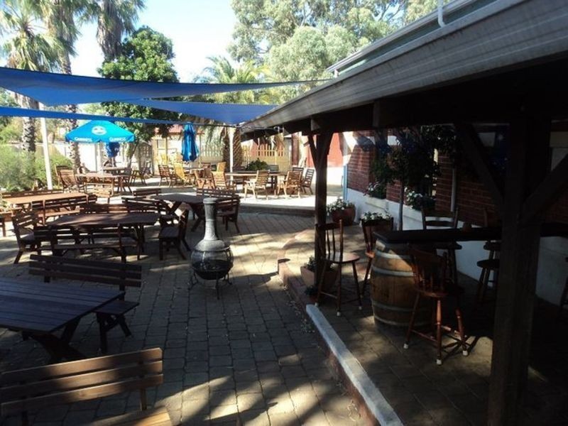 8 Carter Road, Grass Valley WA 6403