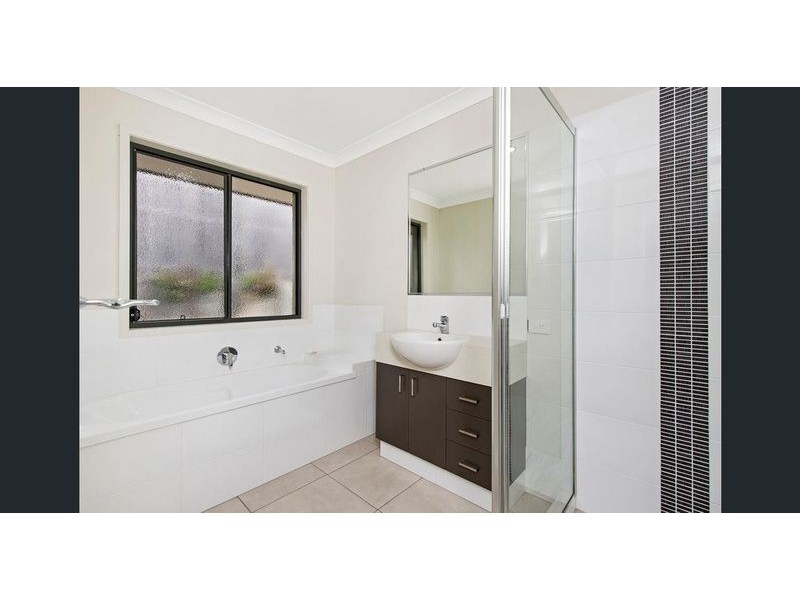 31 Castlereagh Close, Pacific Pines QLD 4211