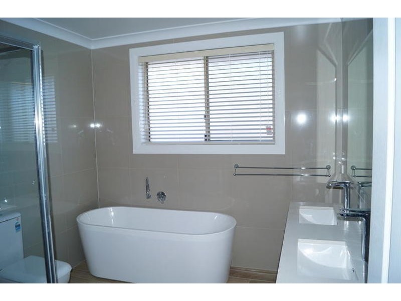 87 Kearneys Drive, Orange NSW 2800