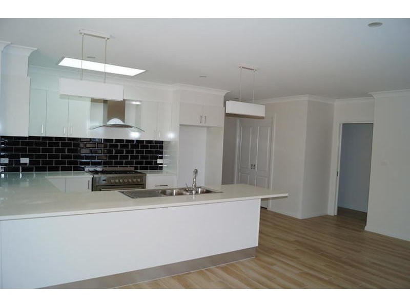 87 Kearneys Drive, Orange NSW 2800