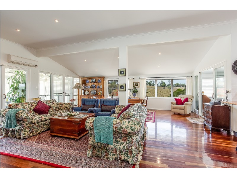 121 Hood Road, Veteran QLD 4570