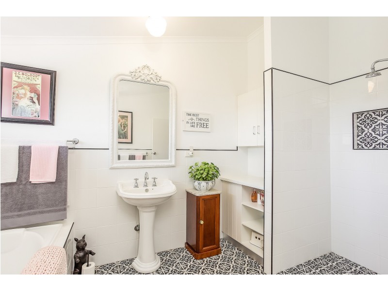 121 Hood Road, Veteran QLD 4570