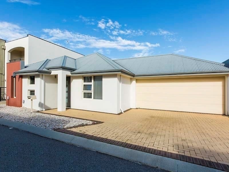 8 Redfern Bend, Clarkson WA 6030