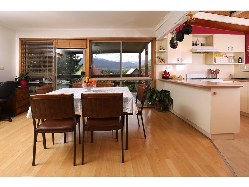 6 Morses Crt, Tawonga South VIC 3698