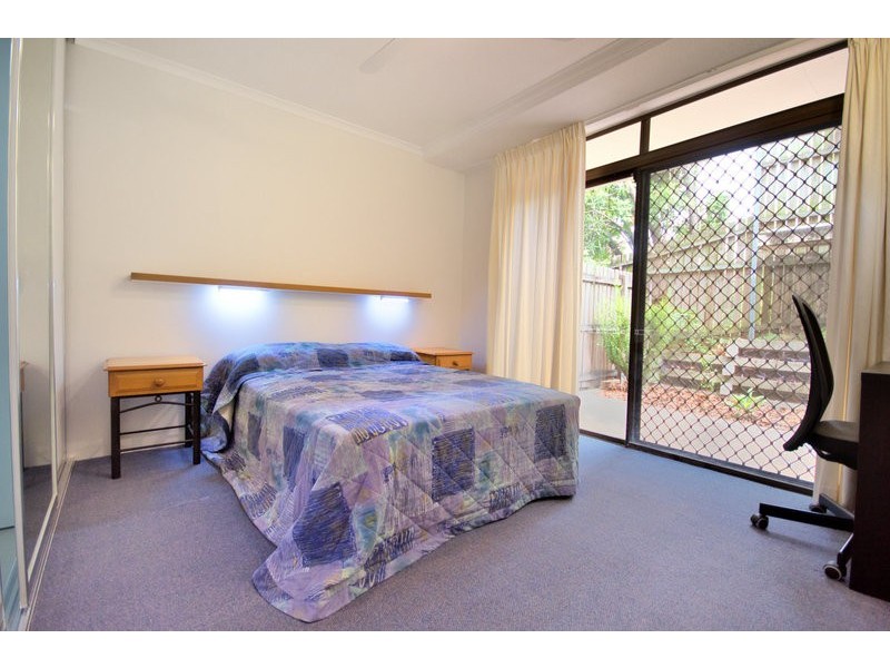 3/24 Underhill Av, Indooroopilly QLD 4068