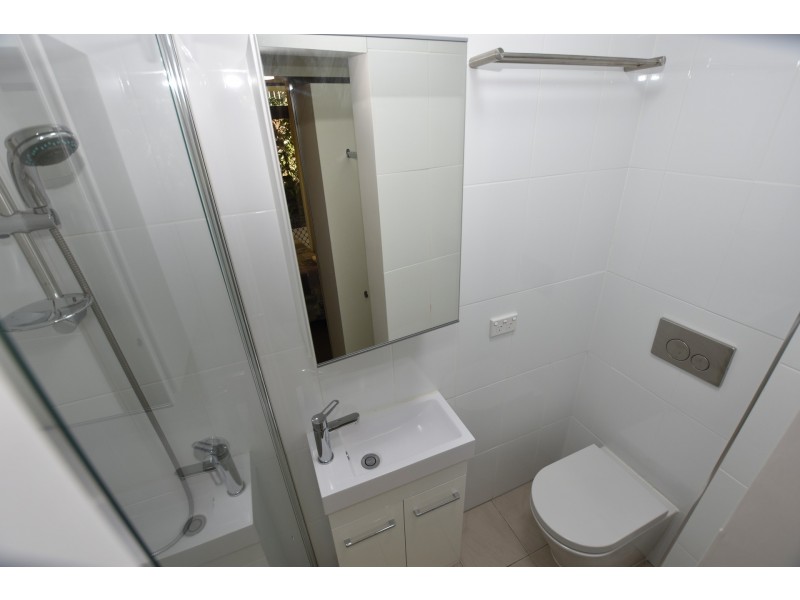 3/24 Underhill Av, Indooroopilly QLD 4068