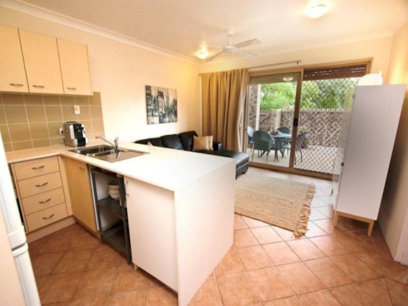 1/43 Vera Street, Greenslopes QLD 4120