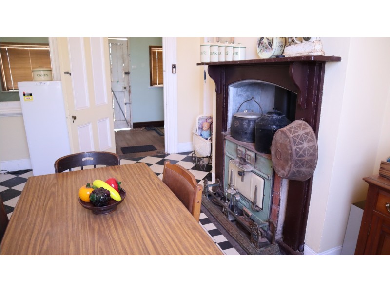 56 Gnarlbine Road, Coolgardie WA 6429