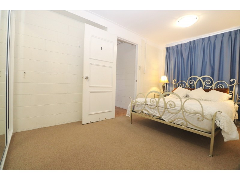 15 Park Street, Pimlico QLD 4812