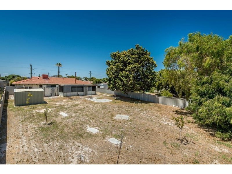 25 Whitfield Drive, Two Rocks WA 6037