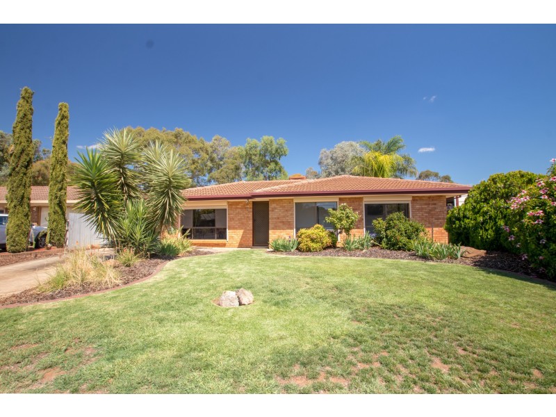 18 Commodore Parade, Andrews Farm SA 5114