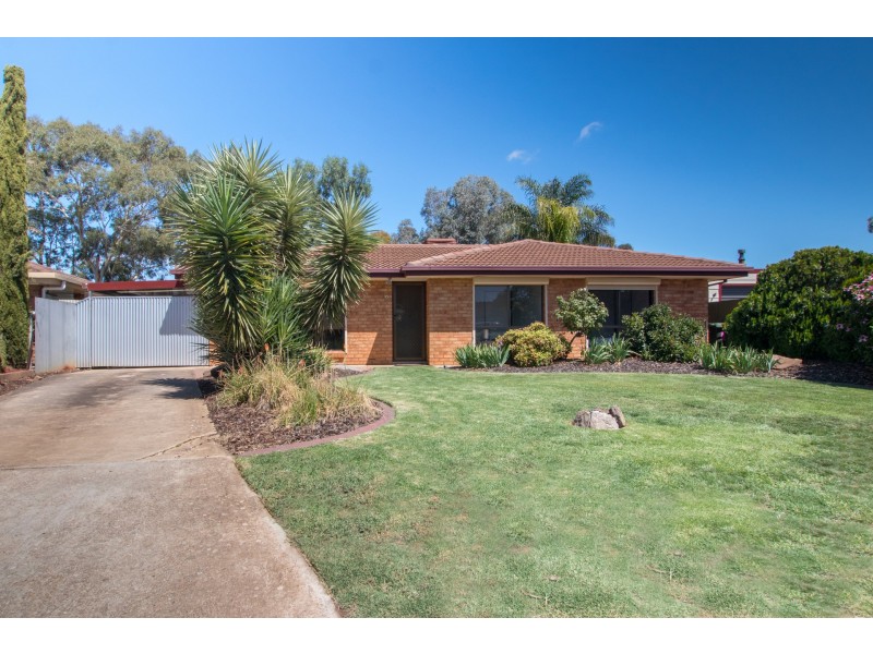 18 Commodore Parade, Andrews Farm SA 5114