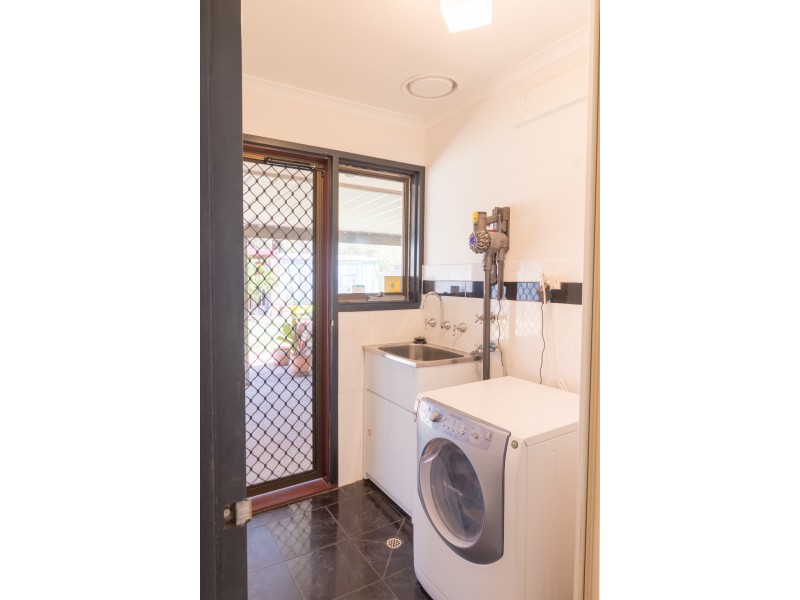 18 Commodore Parade, Andrews Farm SA 5114