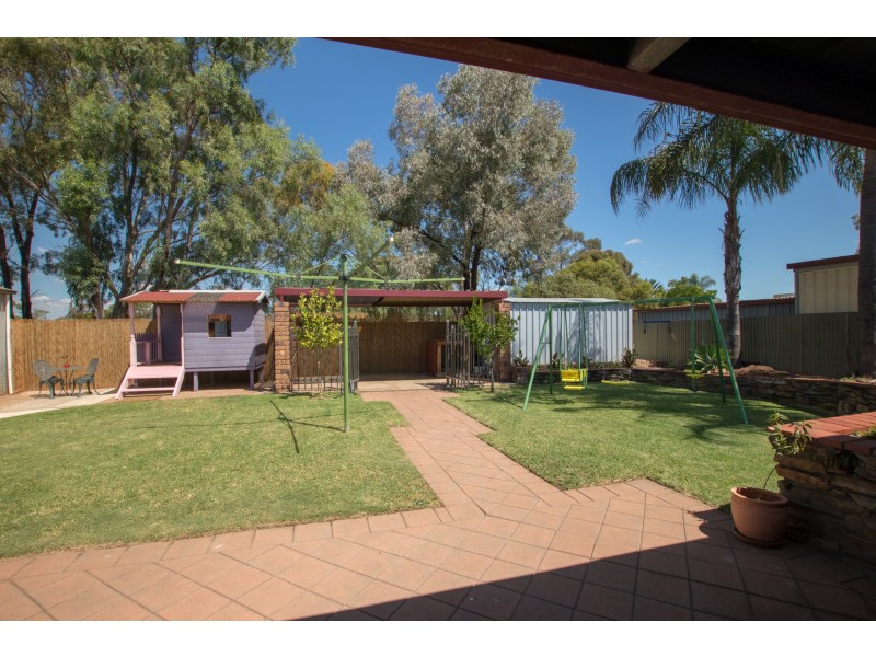 18 Commodore Parade, Andrews Farm SA 5114