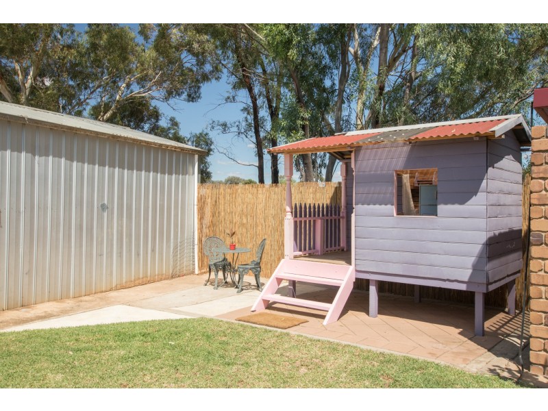 18 Commodore Parade, Andrews Farm SA 5114