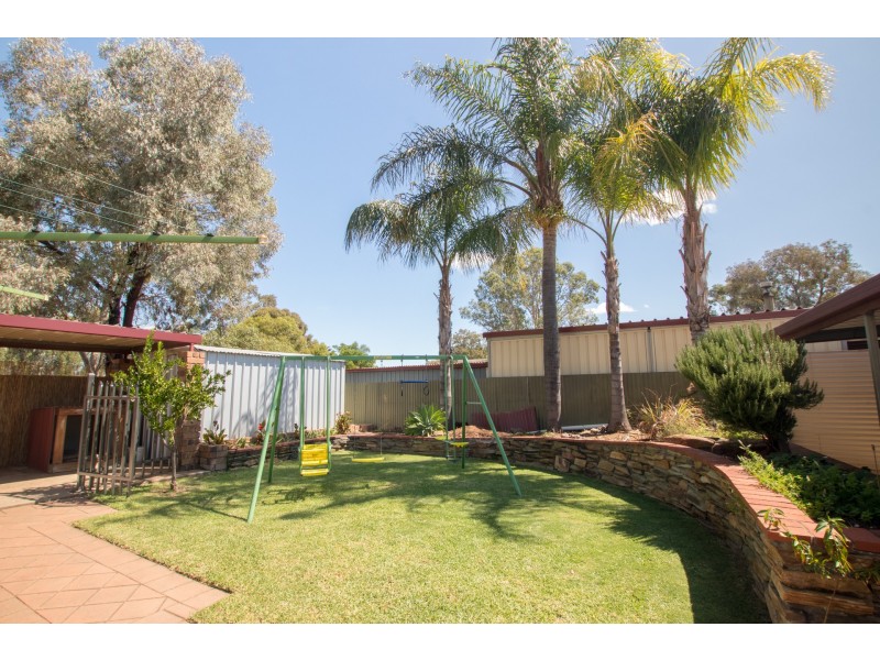 18 Commodore Parade, Andrews Farm SA 5114