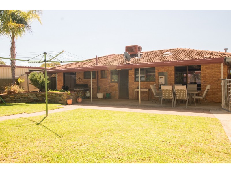 18 Commodore Parade, Andrews Farm SA 5114