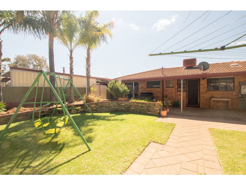 18 Commodore Parade, Andrews Farm SA 5114