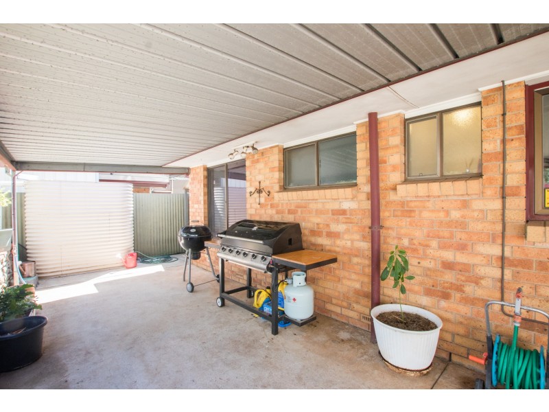 18 Commodore Parade, Andrews Farm SA 5114