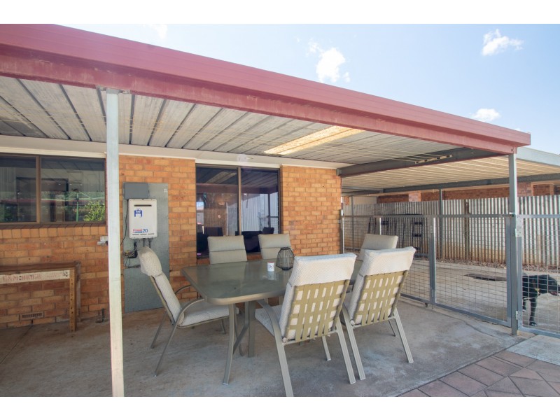 18 Commodore Parade, Andrews Farm SA 5114