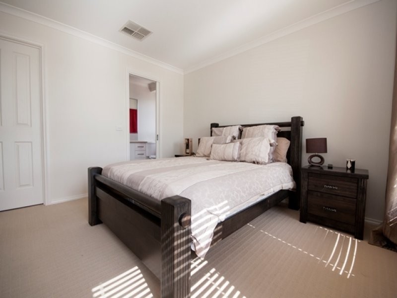 10 Friarbird Way Way, Thurgoona NSW 2640