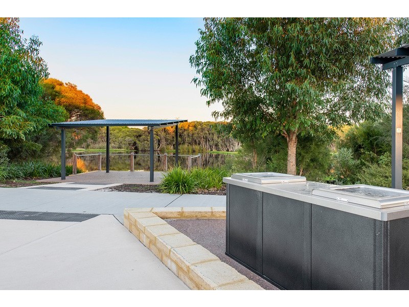 2 Delaronde Drive, Success WA 6164