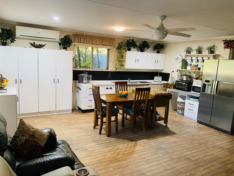 9 Rickards Road, Kolonga QLD 4671