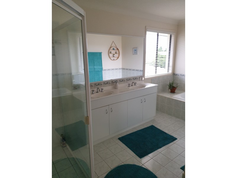 49 Brittany Drive, Oxenford QLD 4210