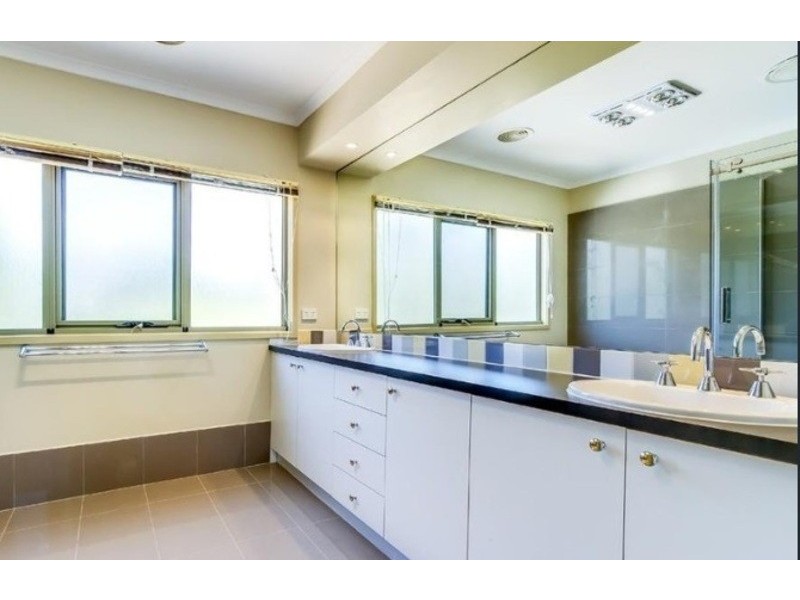 5 Lakeview Court, Glen Waverley VIC 3150