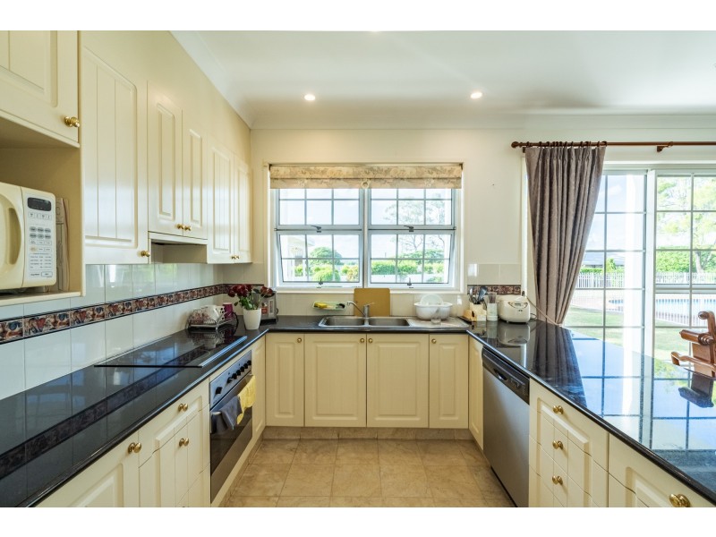 7 Chisholm Court, Mount Ommaney QLD 4074