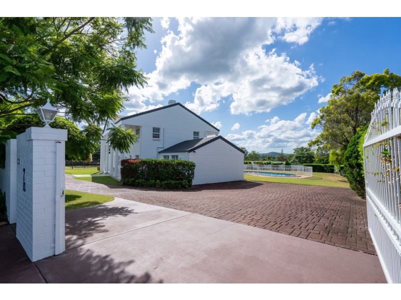 7 Chisholm Court, Mount Ommaney QLD 4074