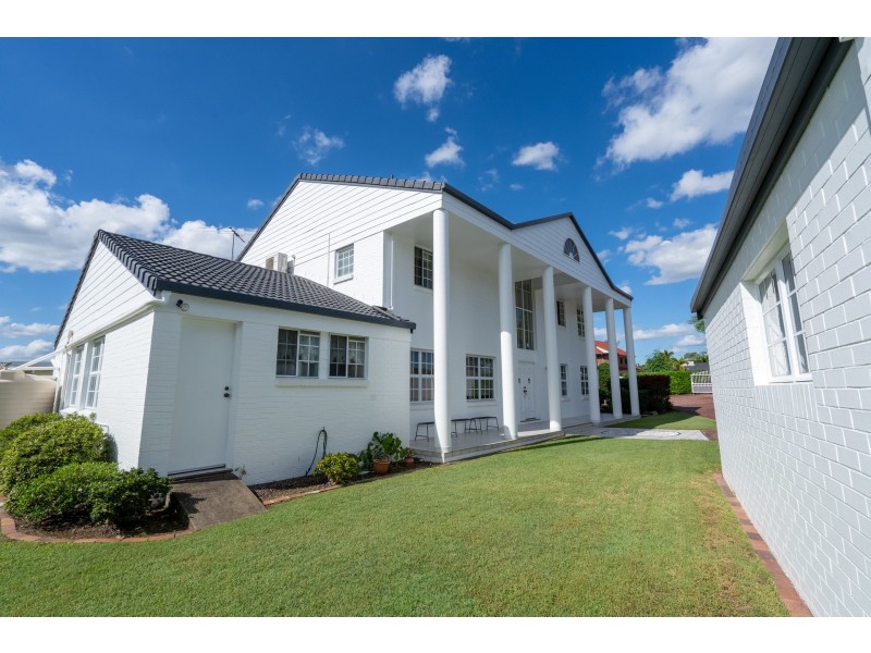 7 Chisholm Court, Mount Ommaney QLD 4074