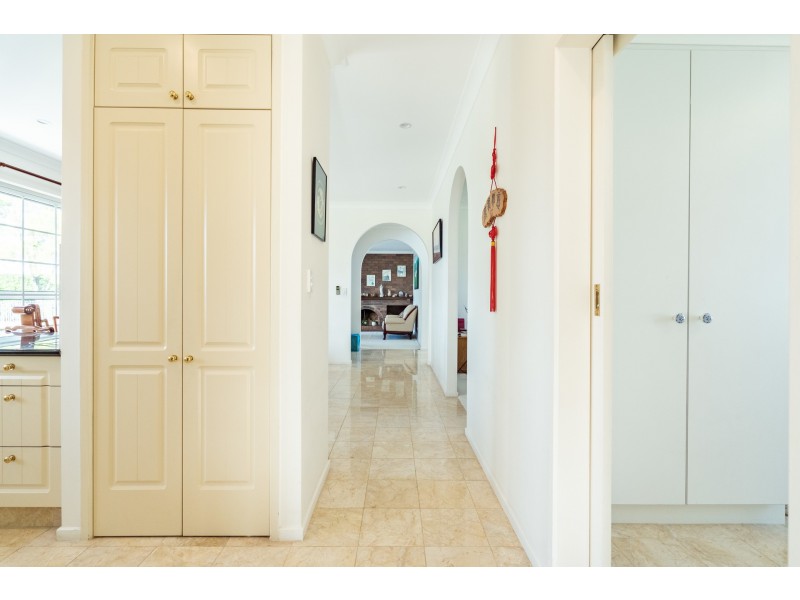 7 Chisholm Court, Mount Ommaney QLD 4074