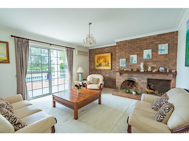 7 Chisholm Court, Mount Ommaney QLD 4074