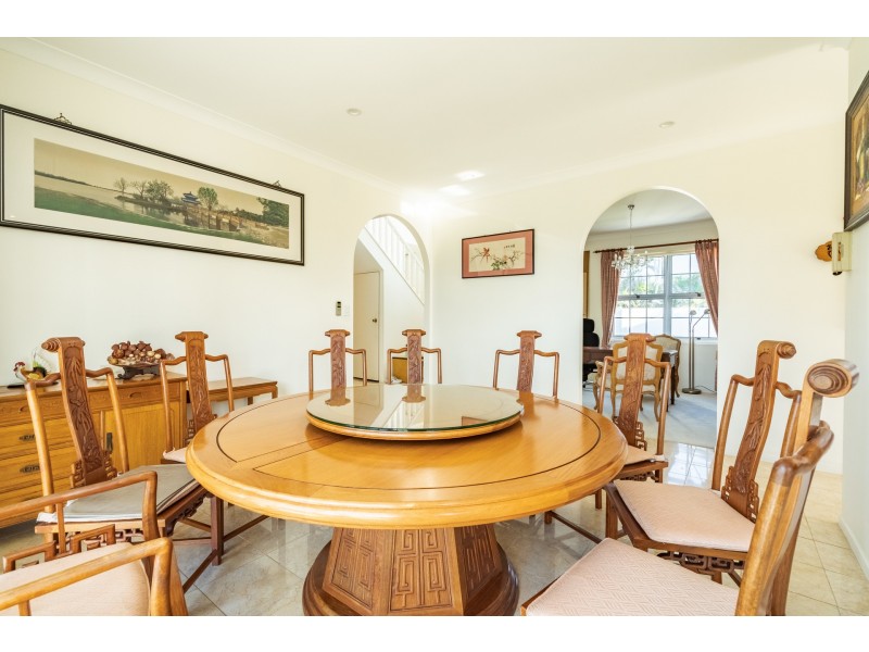 7 Chisholm Court, Mount Ommaney QLD 4074