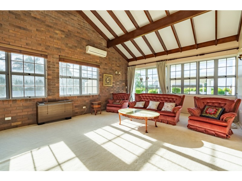 7 Chisholm Court, Mount Ommaney QLD 4074