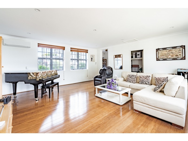 7 Chisholm Court, Mount Ommaney QLD 4074