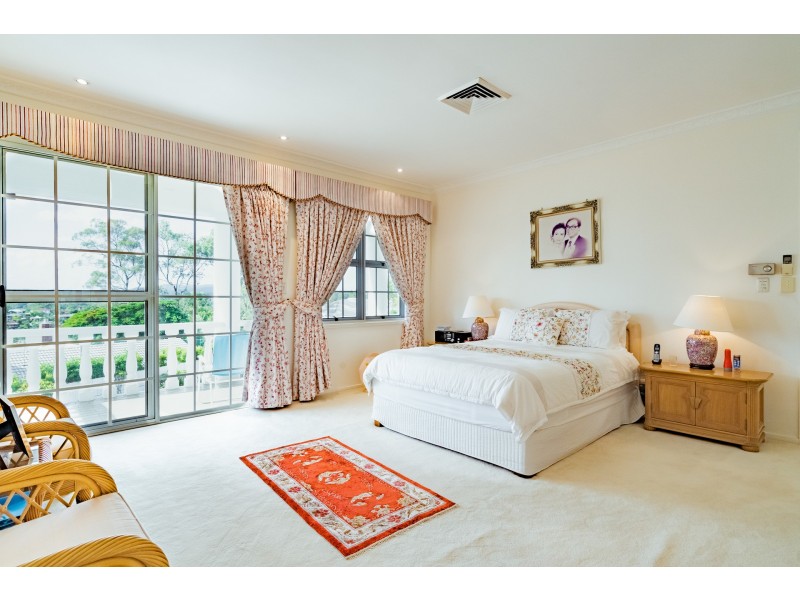 7 Chisholm Court, Mount Ommaney QLD 4074