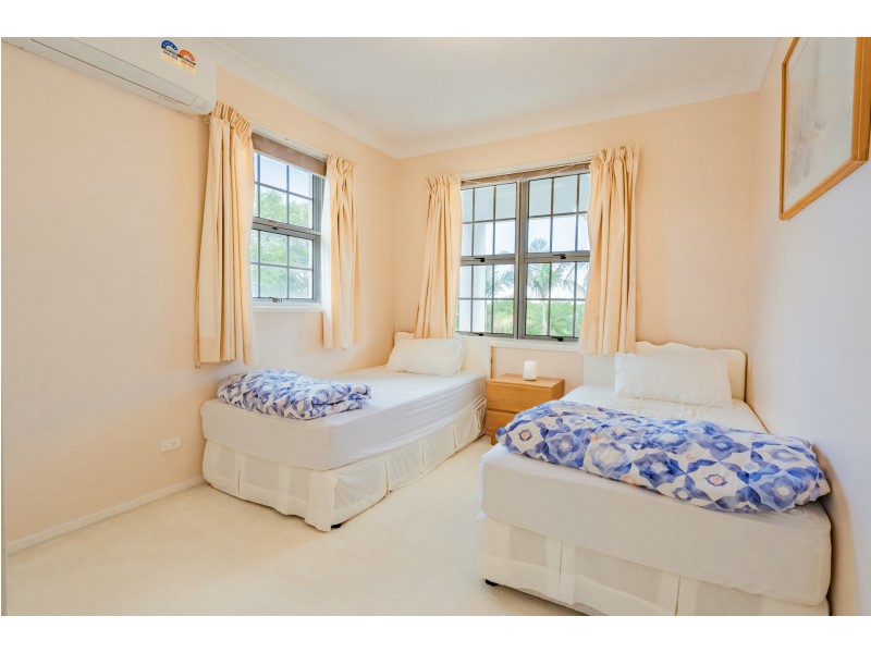 7 Chisholm Court, Mount Ommaney QLD 4074