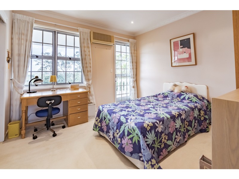 7 Chisholm Court, Mount Ommaney QLD 4074